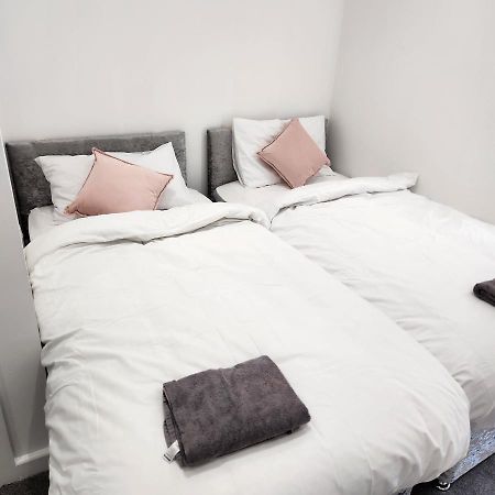Comfy Diamond Ensuite Room Maidstone With Free Parking And Speedy Wifi Buitenkant foto