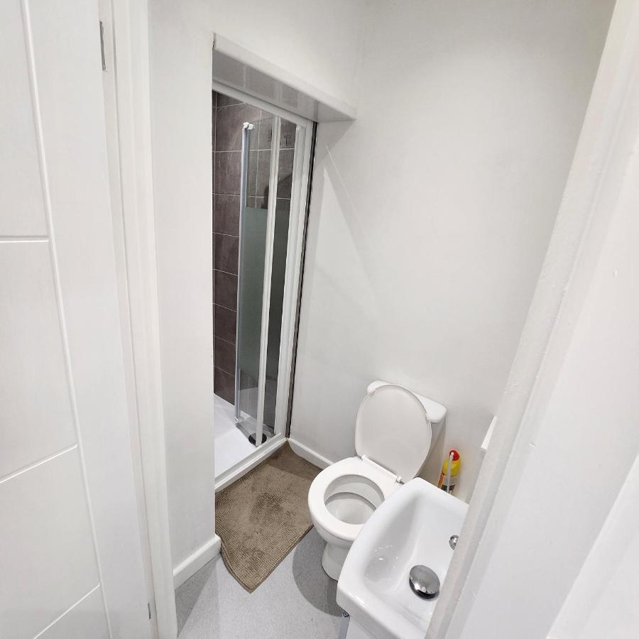 Comfy Diamond Ensuite Room Maidstone With Free Parking And Speedy Wifi Buitenkant foto
