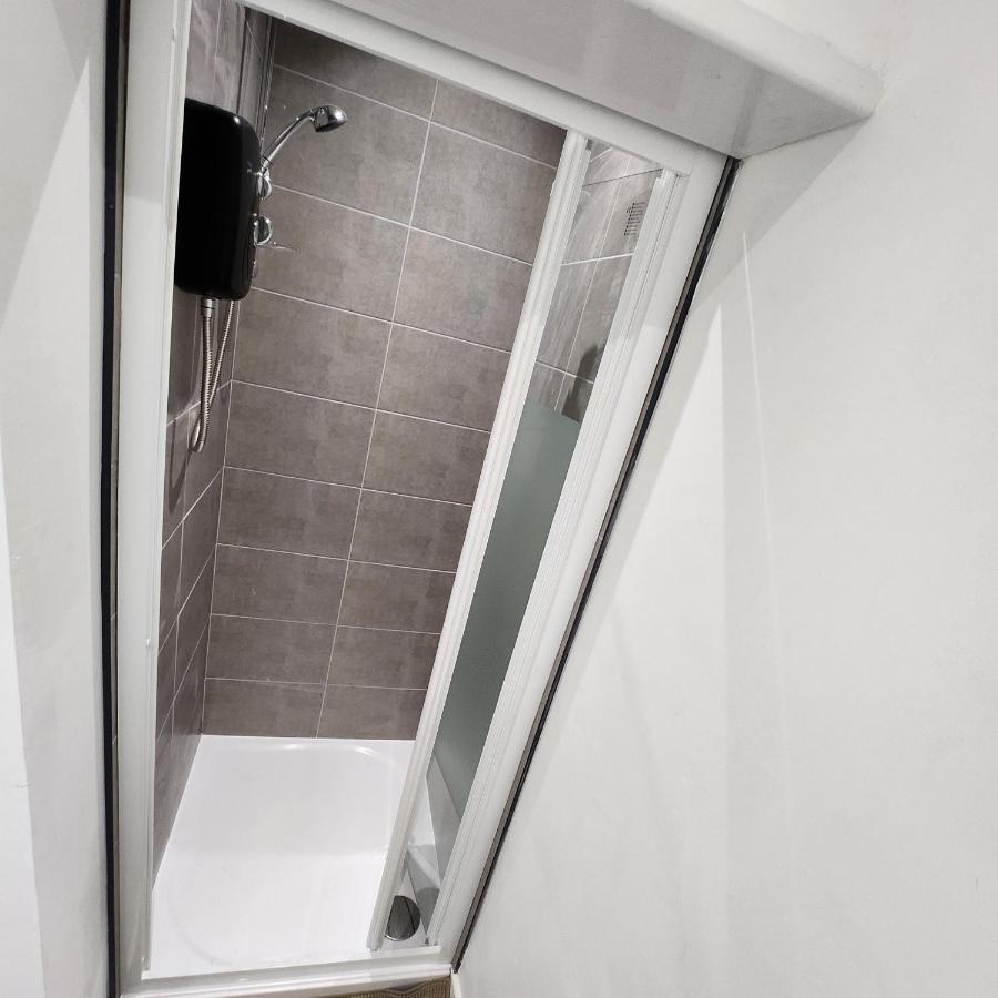 Comfy Diamond Ensuite Room Maidstone With Free Parking And Speedy Wifi Buitenkant foto