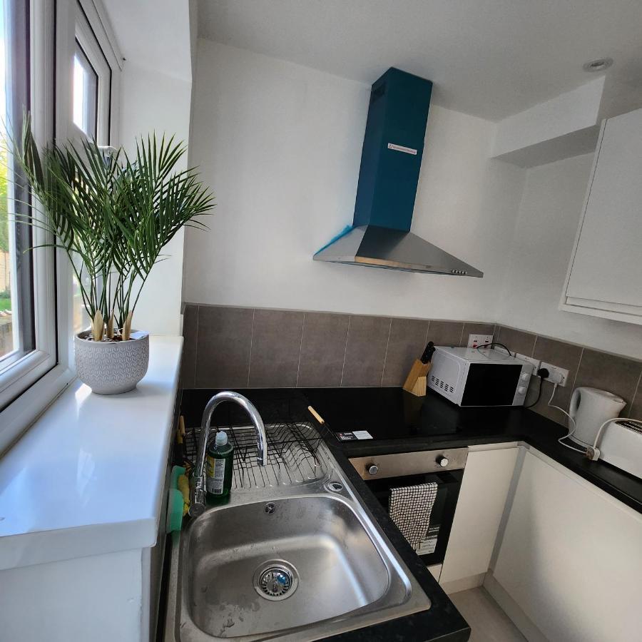 Comfy Diamond Ensuite Room Maidstone With Free Parking And Speedy Wifi Buitenkant foto