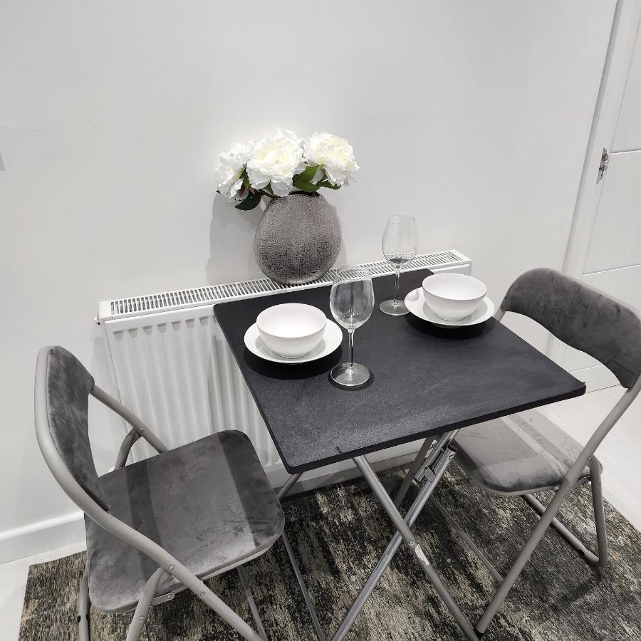 Comfy Diamond Ensuite Room Maidstone With Free Parking And Speedy Wifi Buitenkant foto