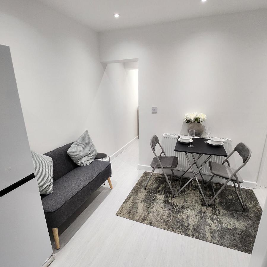 Comfy Diamond Ensuite Room Maidstone With Free Parking And Speedy Wifi Buitenkant foto