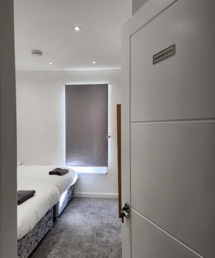 Comfy Diamond Ensuite Room Maidstone With Free Parking And Speedy Wifi Buitenkant foto